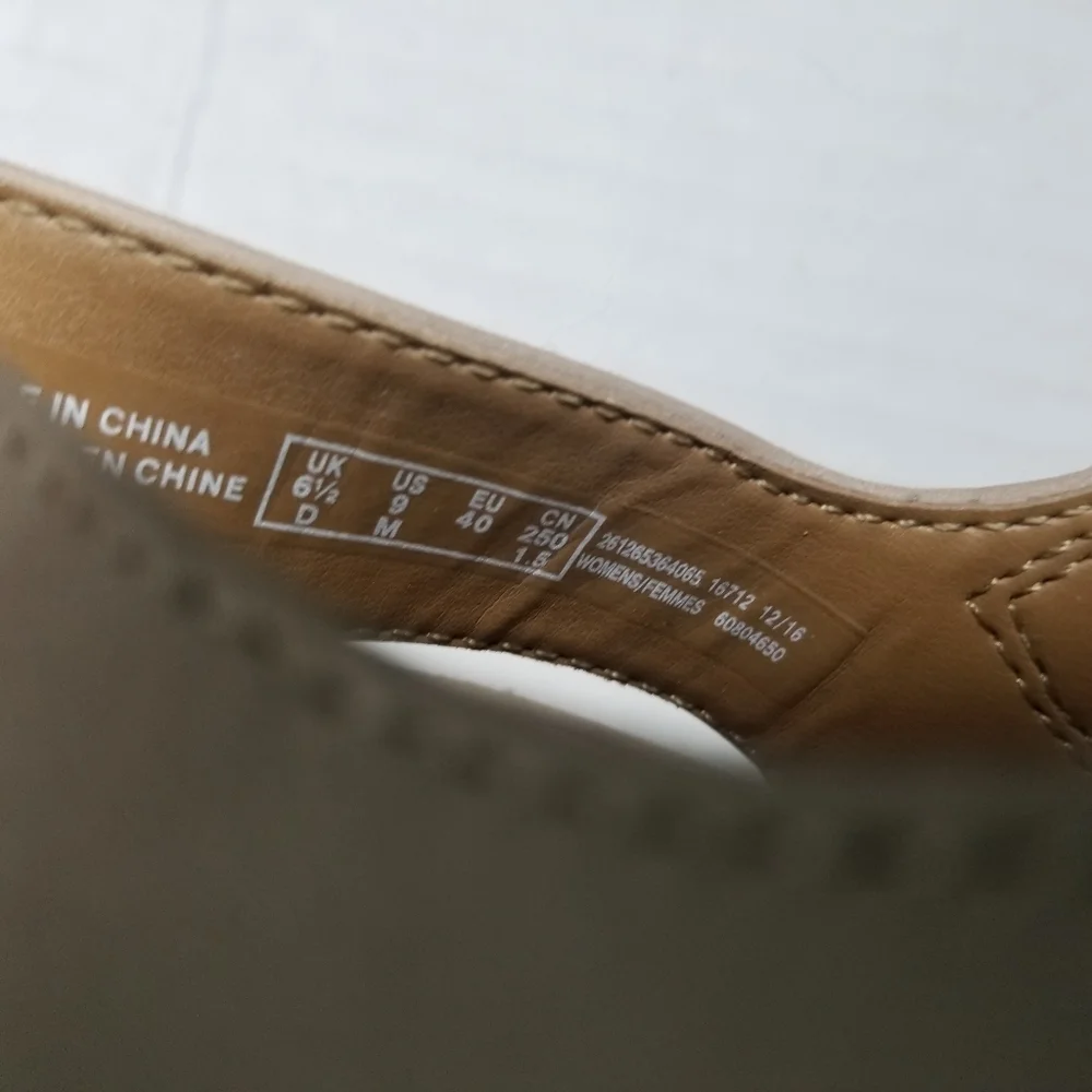 CLARKS COLLECTION SOFT CUSHION WEDGE SHOES SIZE 9